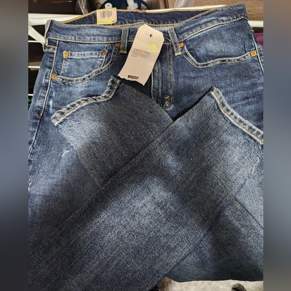 BNWT Levi's 32X32. Women's jeans